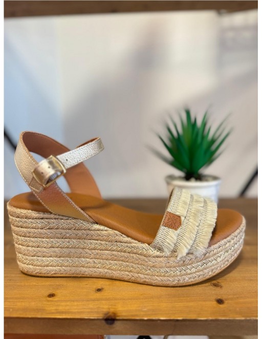 SANDALIA POPA CUÑA FLECOS...