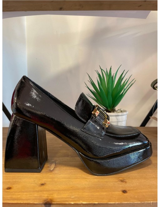 ZAPATO CHAROL ADORNO
