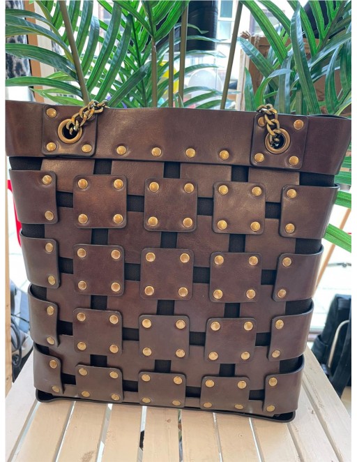 BOLSO TACHAS MARRON
