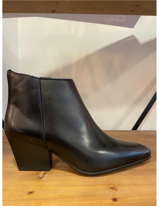 BOTIN PIEL CORTO NEGRO