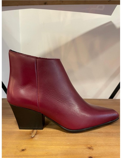 BOTIN PIEL CORTO GRANATE