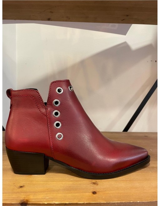 BOTIN PIEL ARETES GRANATE